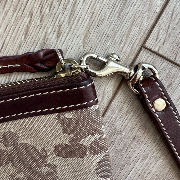 Dooney & Bourke Slim Wristlet - Picture 4 of 9